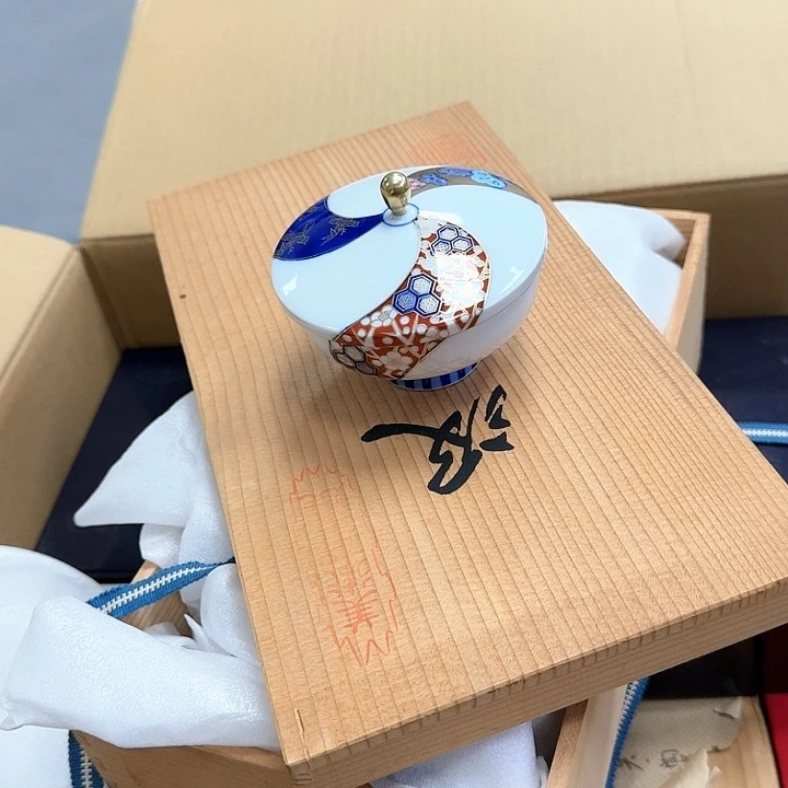 一**初瓷器。  瓷器。