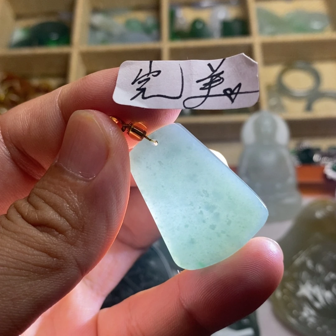 翡翠未镶嵌颈饰好