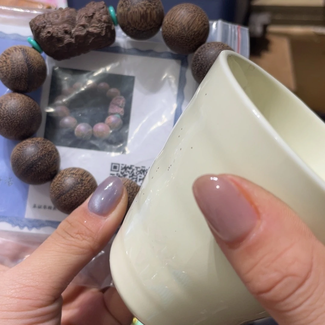 紫砂线香的味道很浓很香      