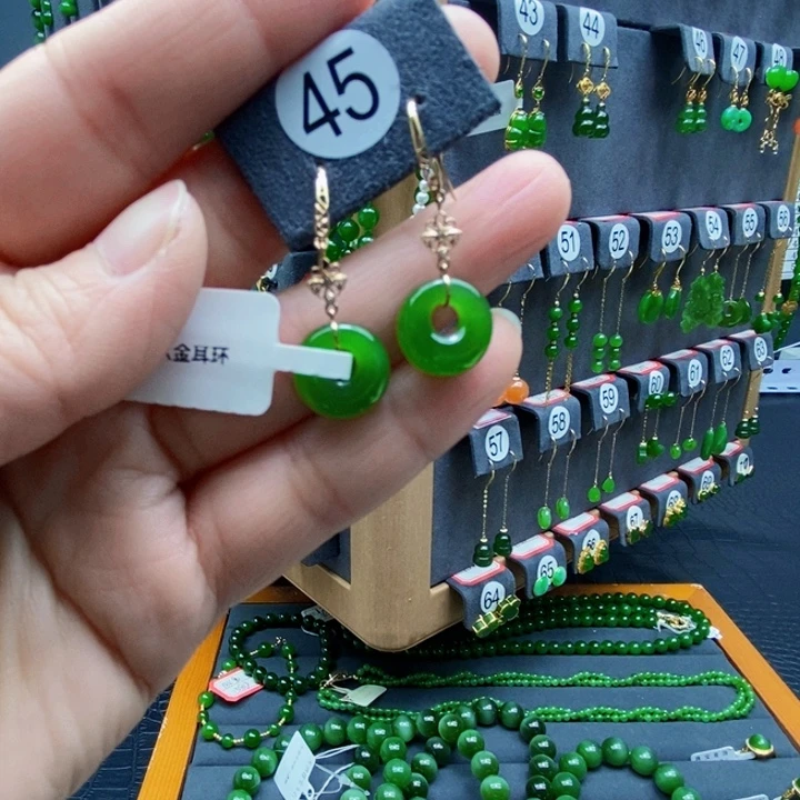 和田玉18K金镶嵌耳饰