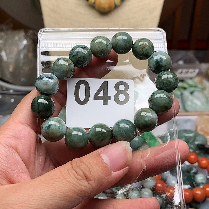 翡翠颈饰未镶嵌钟**r翡翠