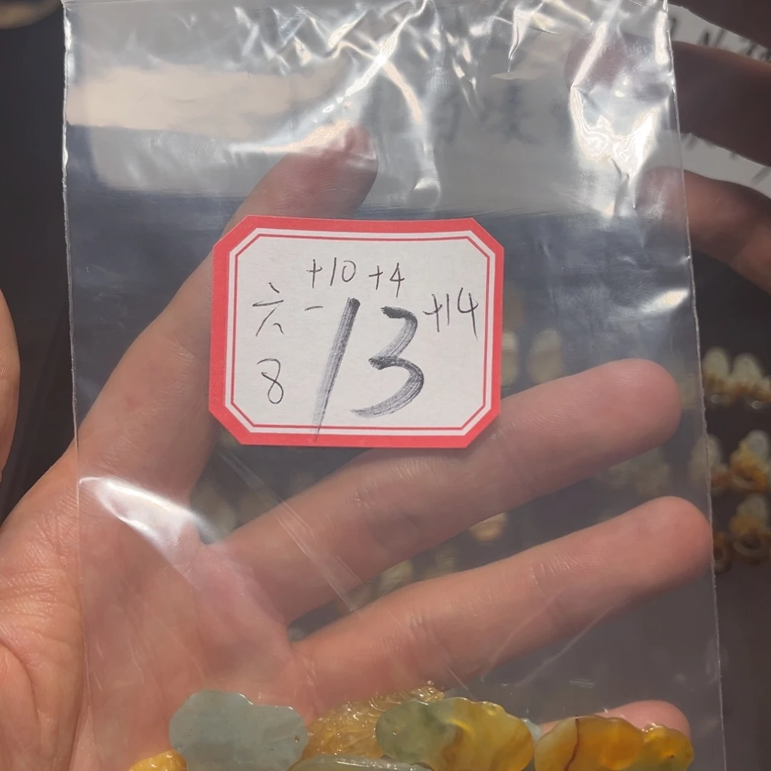 六***喵蛇纹石玉合金颈饰