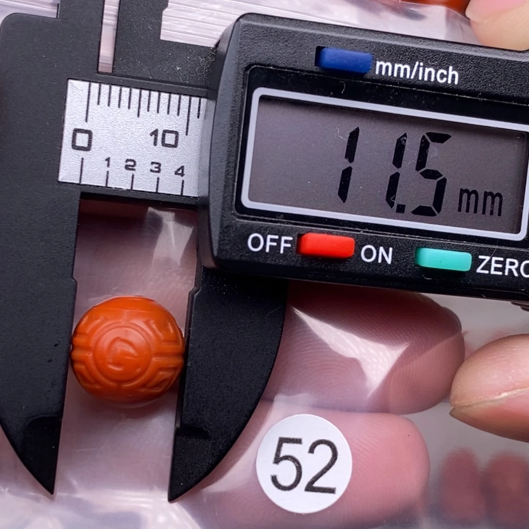 南红玛瑙未镶嵌配饰有瑕疵