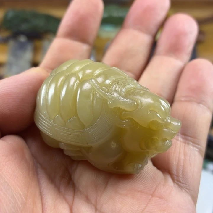 非***生和田玉未镶嵌颈饰