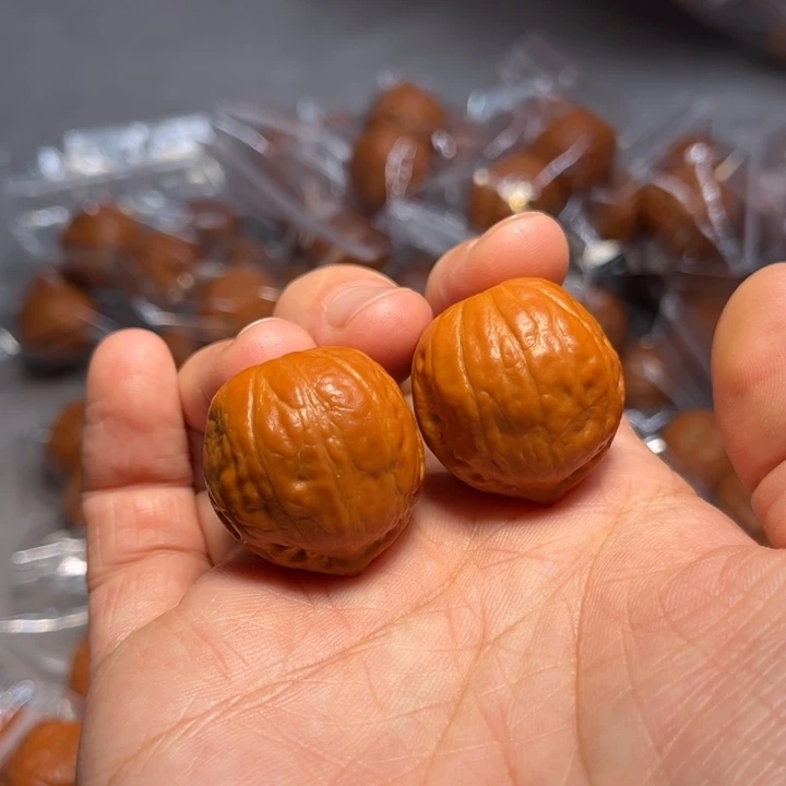 文玩核桃把件桃心8478