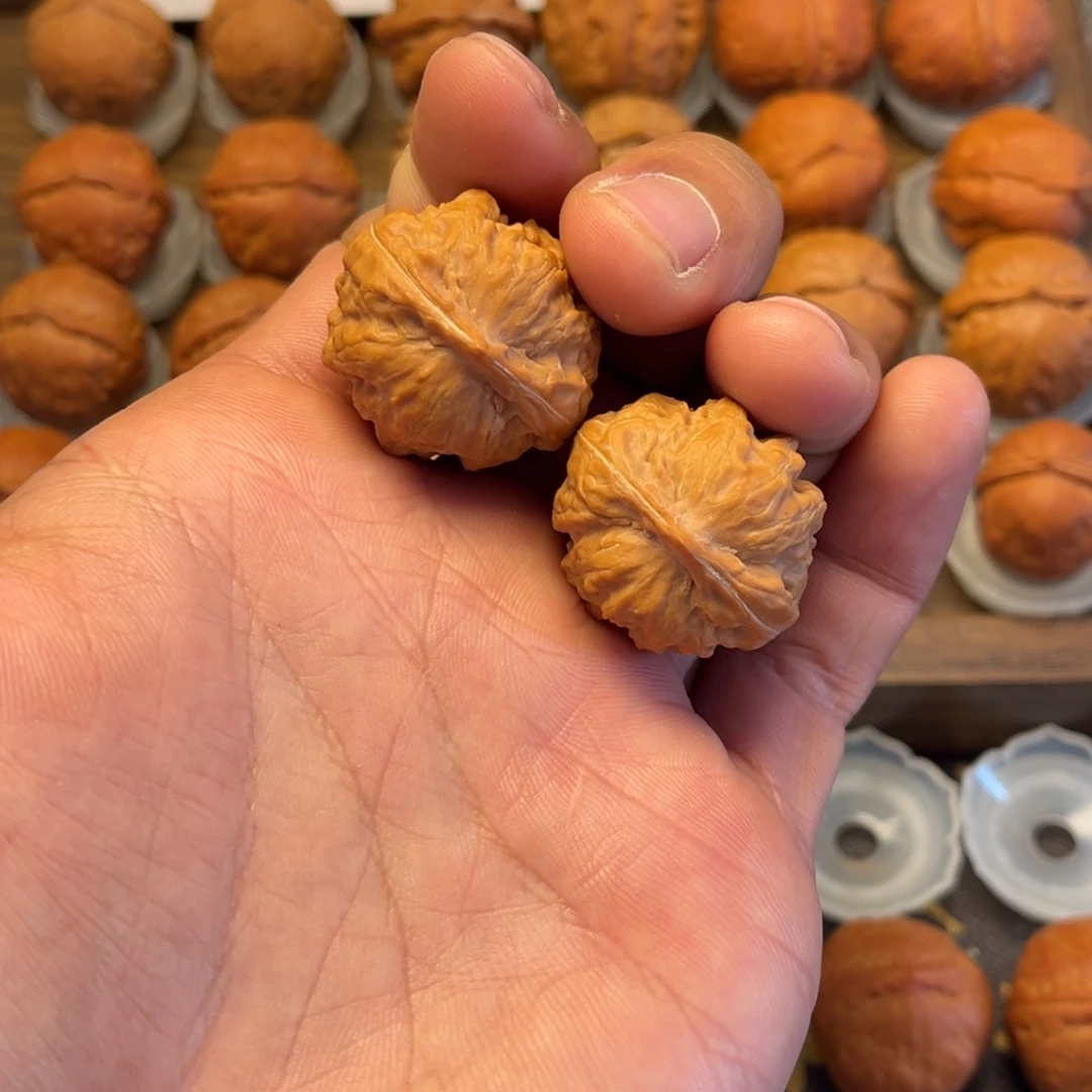 文玩核桃把件翠石