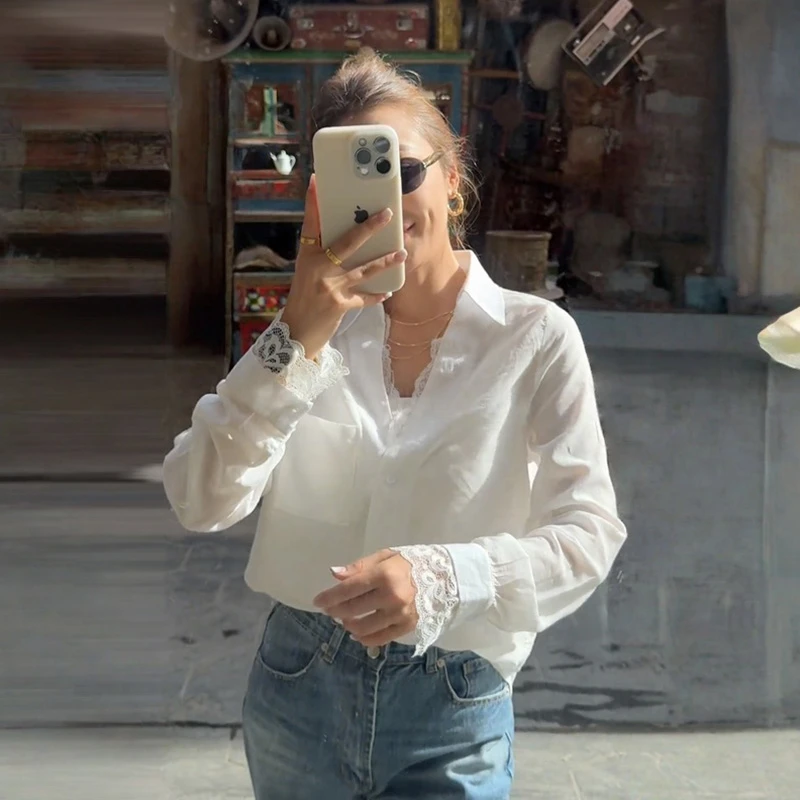 春季2026新款减龄时尚上衣法式名媛白色V领蕾丝拼接长袖衬衫女