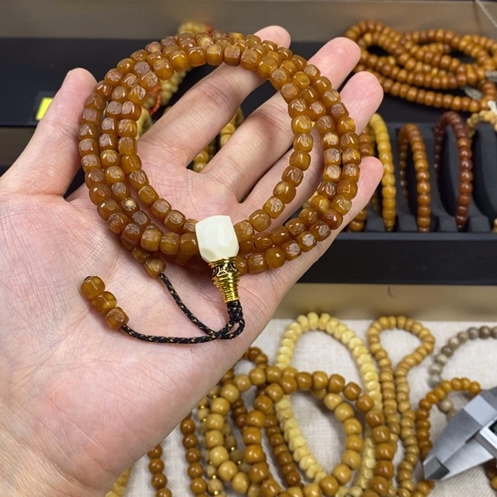 地***藏龙脊菩提玉化方糖脖挂7mm微缩尺