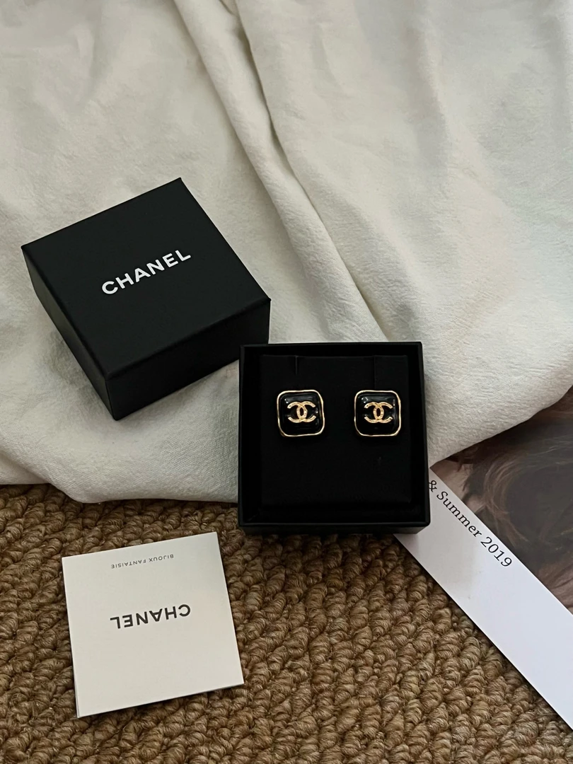 全新未使用 Chanel/香奈儿 chanel25v黑金方糖耳钉