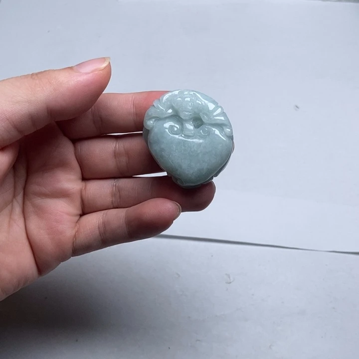 翡翠未镶嵌颈饰如意1