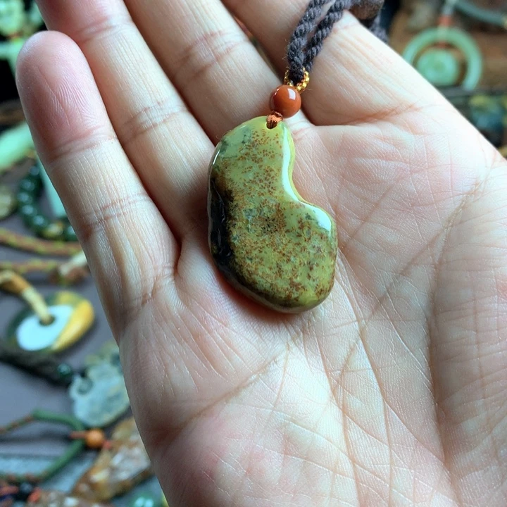 吊坠(赠链)未镶嵌岫岩河磨玉（透闪石质玉）