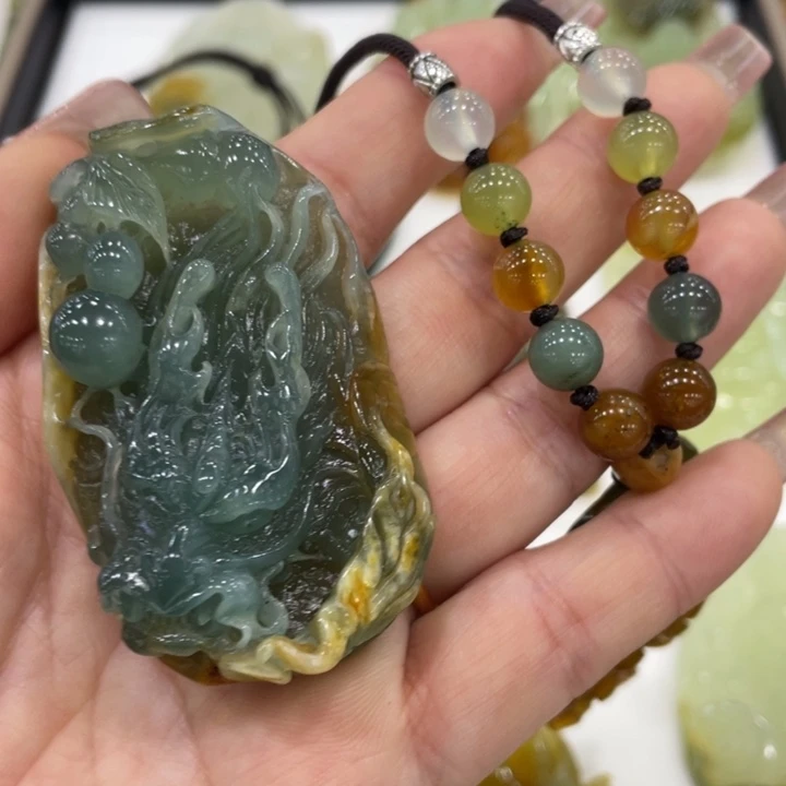 淀***炖蛇纹石玉未镶嵌颈饰