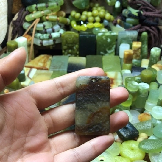 未镶嵌岫玉吊坠岫