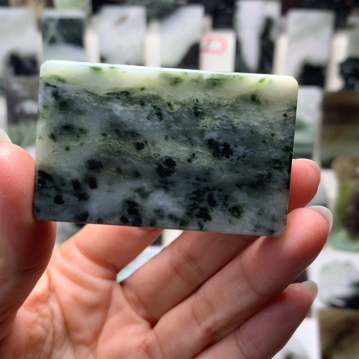 独山玉未镶嵌颈饰