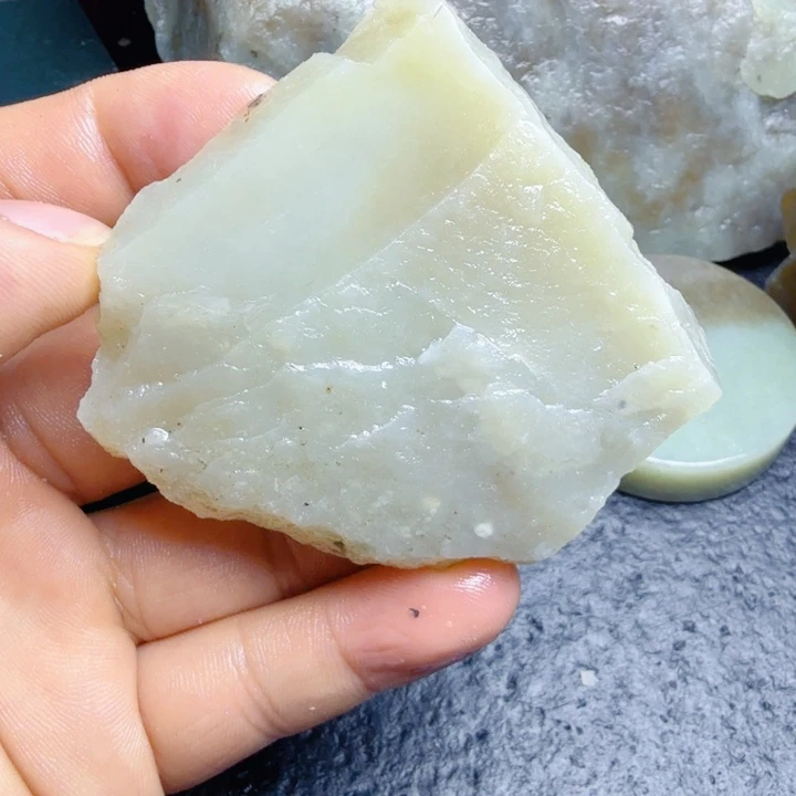 和田玉（糖玉）未镶嵌珠宝奇石