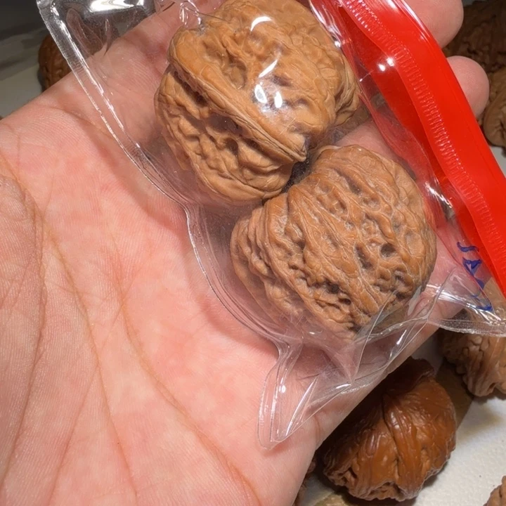 T***Q文玩核桃吊坠三棱