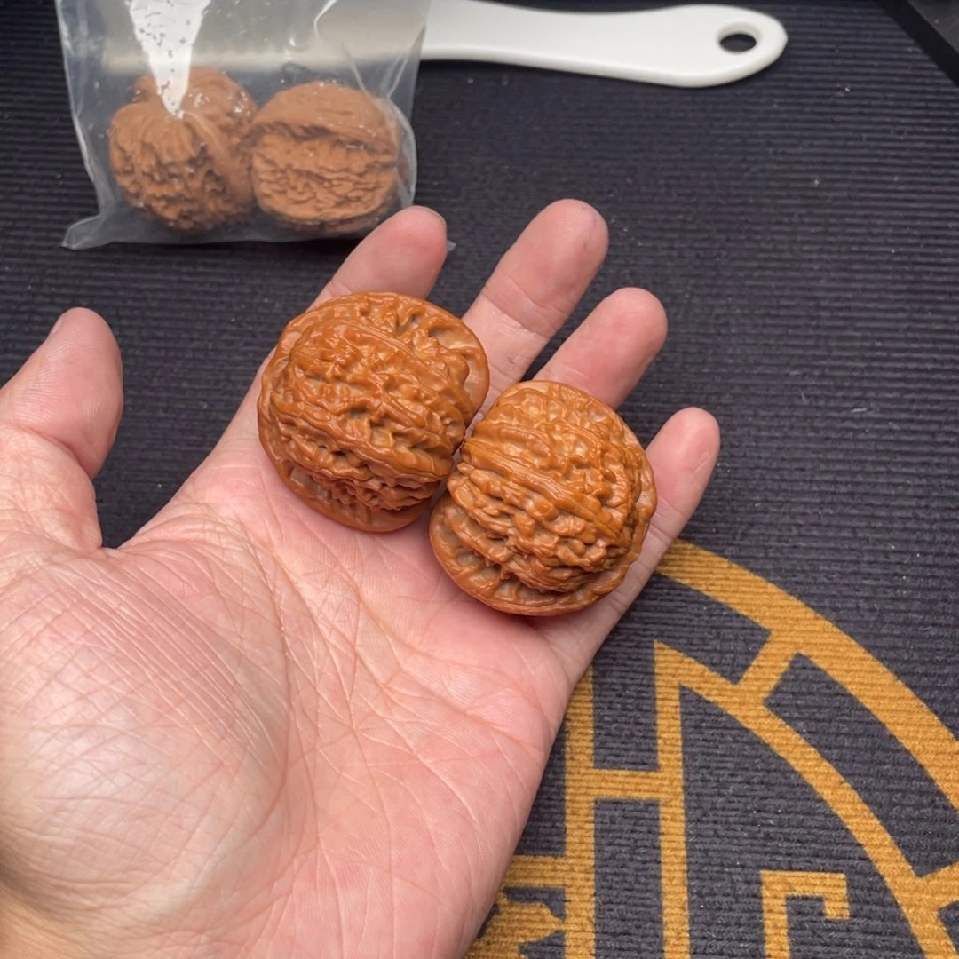 串****文玩核桃吊坠白狮子