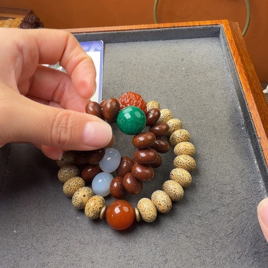 南***坤星月菩提吊坠手串，换毕业级的四个配饰