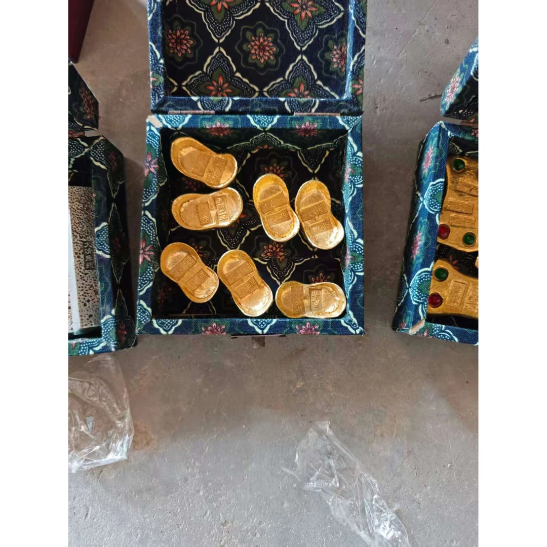 1个蓝梅花小盒子7个小金色元宝摆件链接