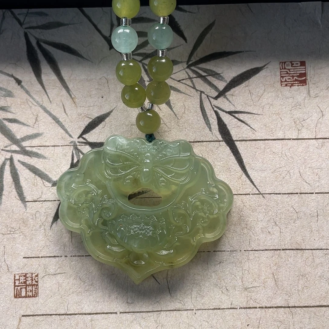 蛇纹石玉未镶嵌颈饰