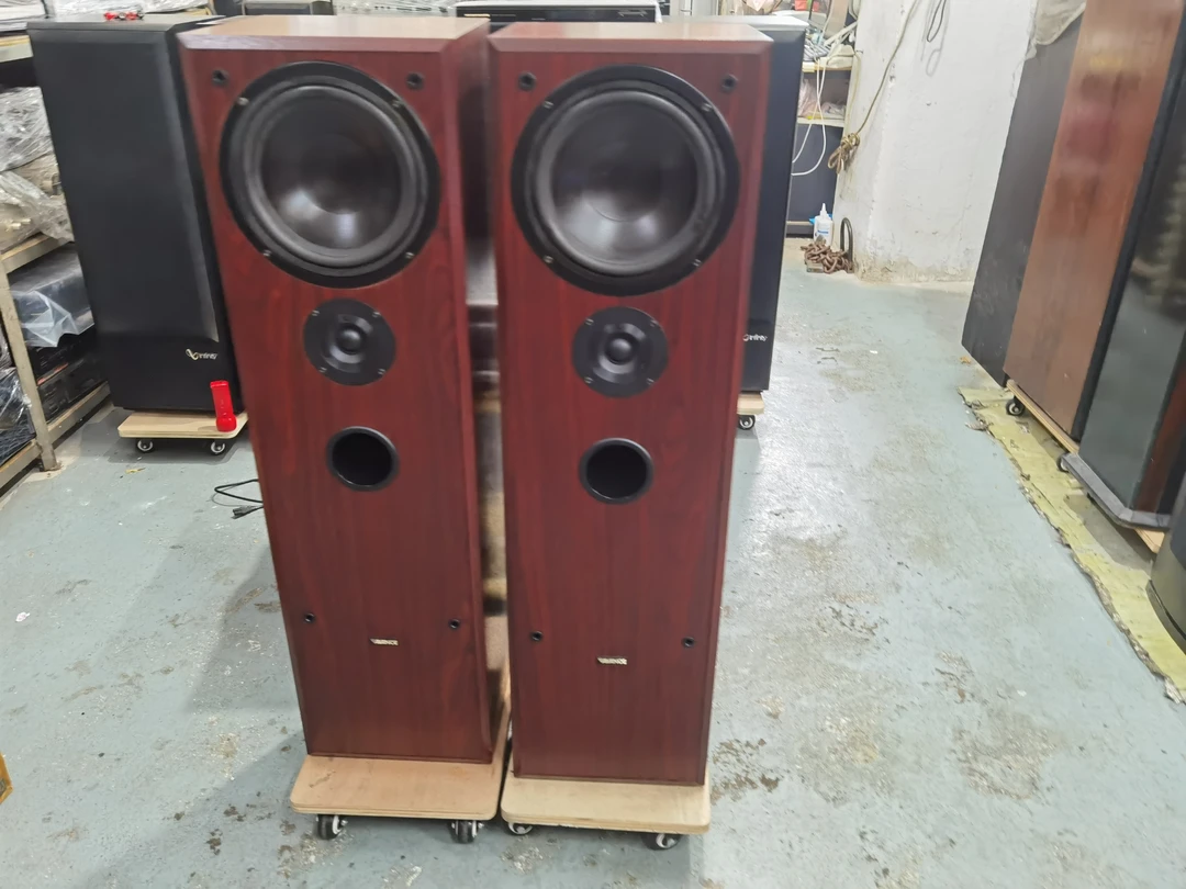 8新  丹麦皇冠27音箱 8寸低音 二手物品售出不支持退货 运费到付