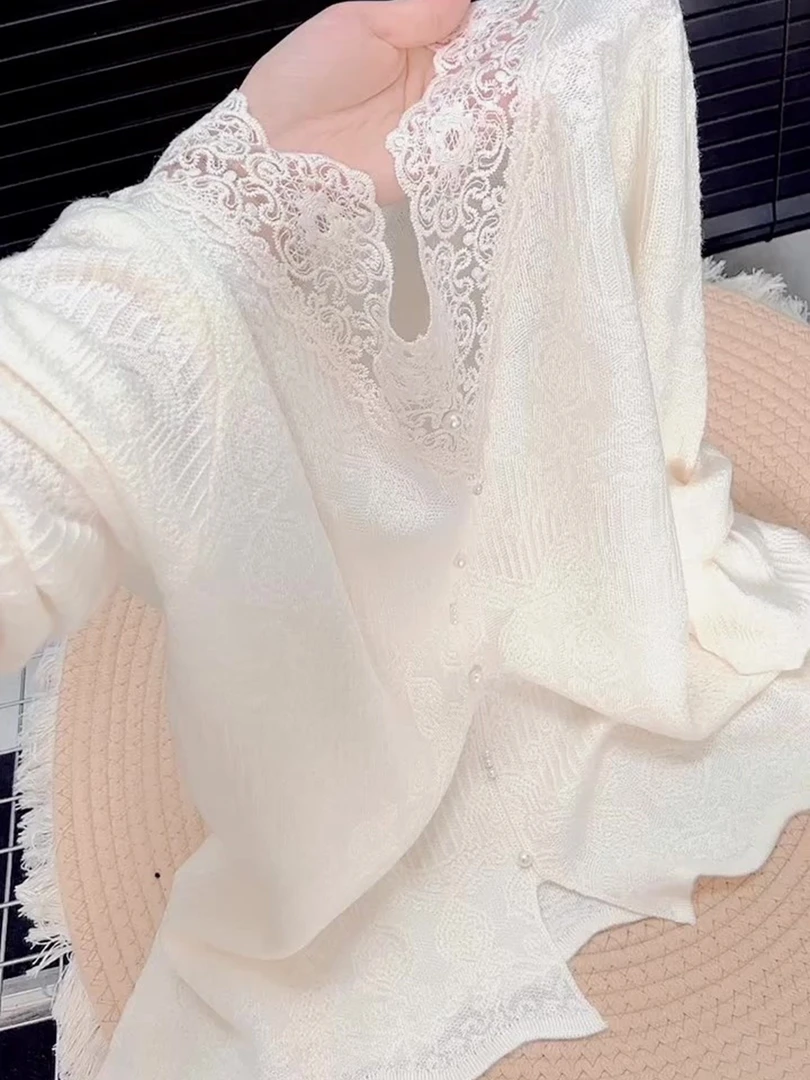 流行穿搭单件女2025早秋新款温柔慵懒休闲风杏色蕾丝拼接针织衫潮