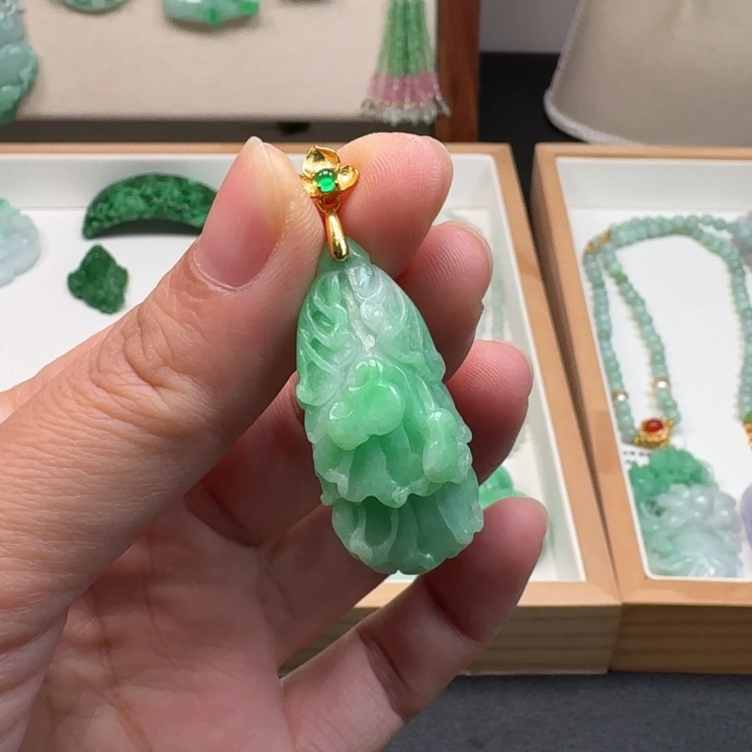 翡翠未镶嵌颈饰翡翠吊坠