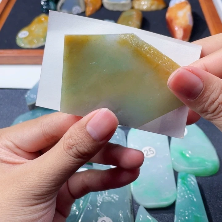 未镶嵌定制翡翠黄翡大牌料有开脸位