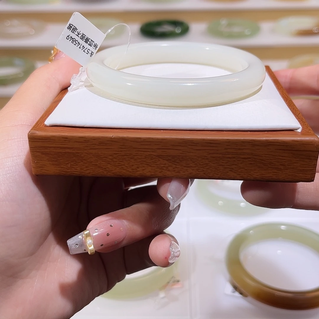 和田玉未镶嵌手镯且末暖白