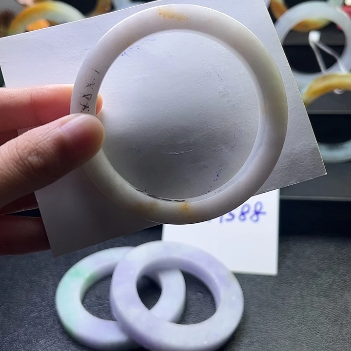 定制翡翠未镶嵌翡翠手镯