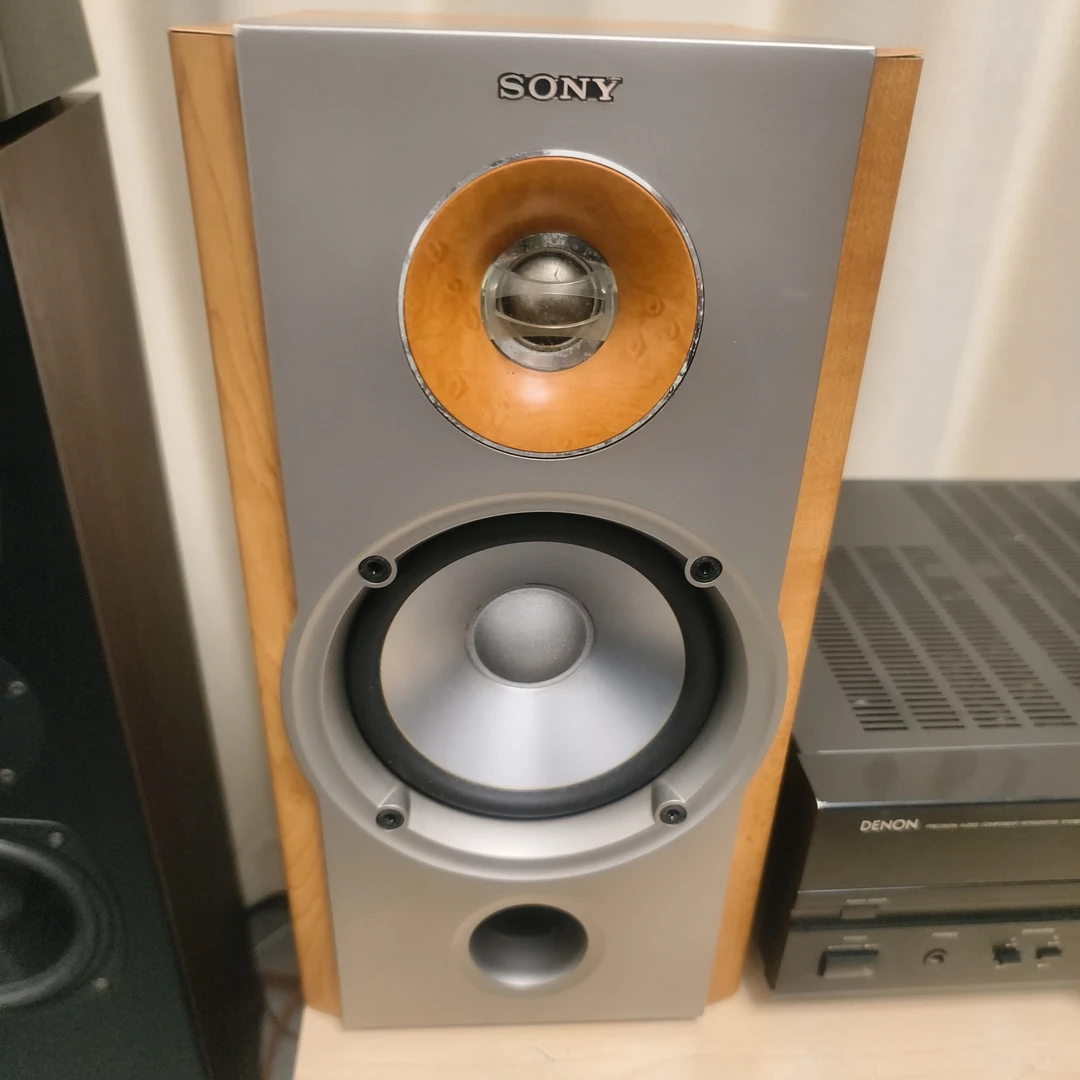 索尼音箱一对，不包邮运费到付，不支持退换
