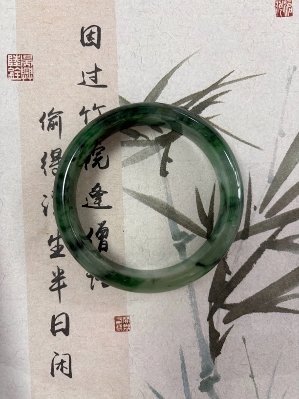 X851-五八加冰透绿水乌鸡飘宽胎缅甸翡翠手镯