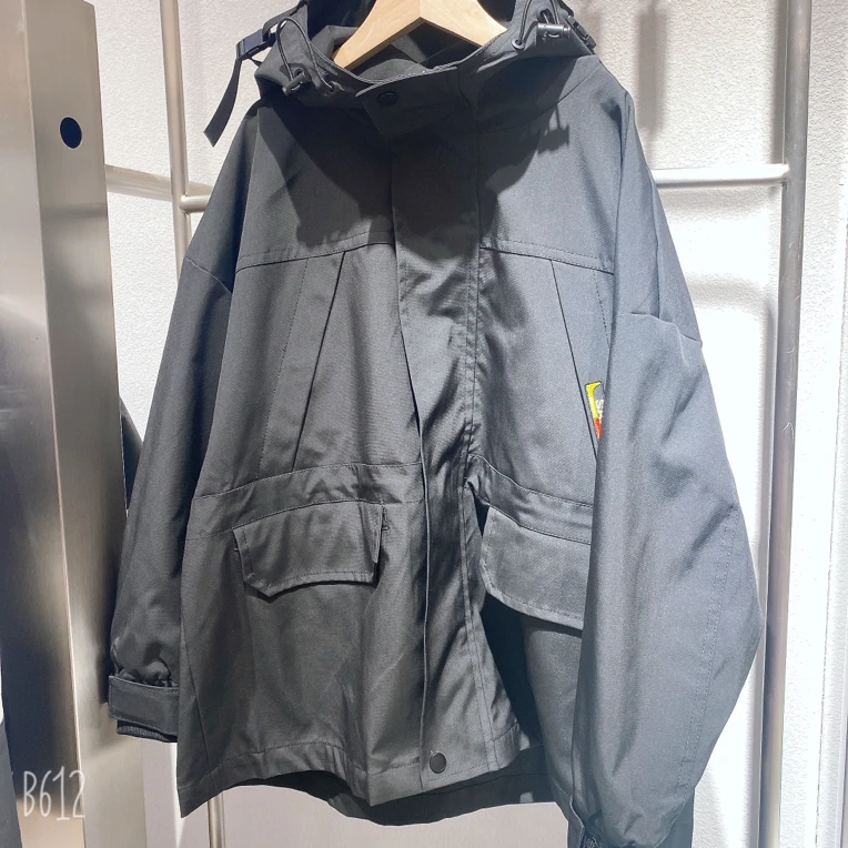 8739童装连帽外套