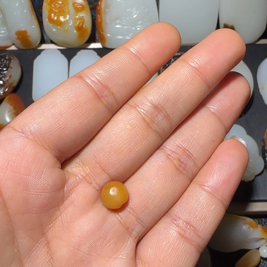 如***生和田玉未镶嵌颈饰