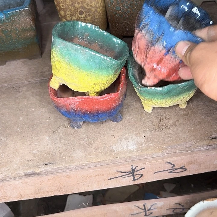 粗砂花盆微瑕花盆处理来咯