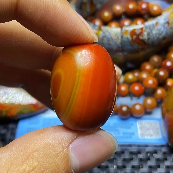 李***发玛瑙/玉髓未镶嵌颈饰