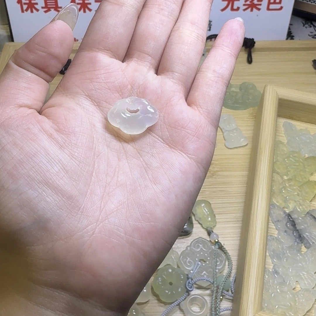 小***子合金蛇纹石玉颈饰