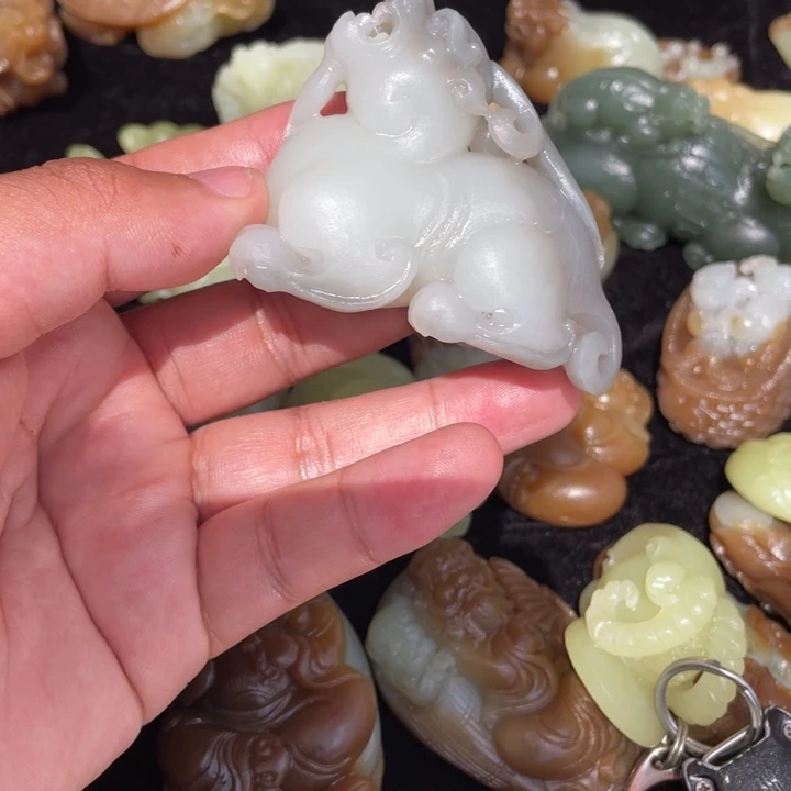 未镶嵌和田玉（糖玉）挂件