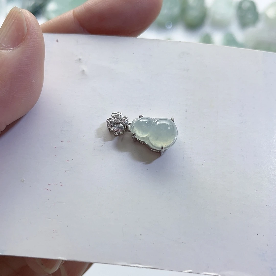 翡翠未镶嵌颈饰小葫芦