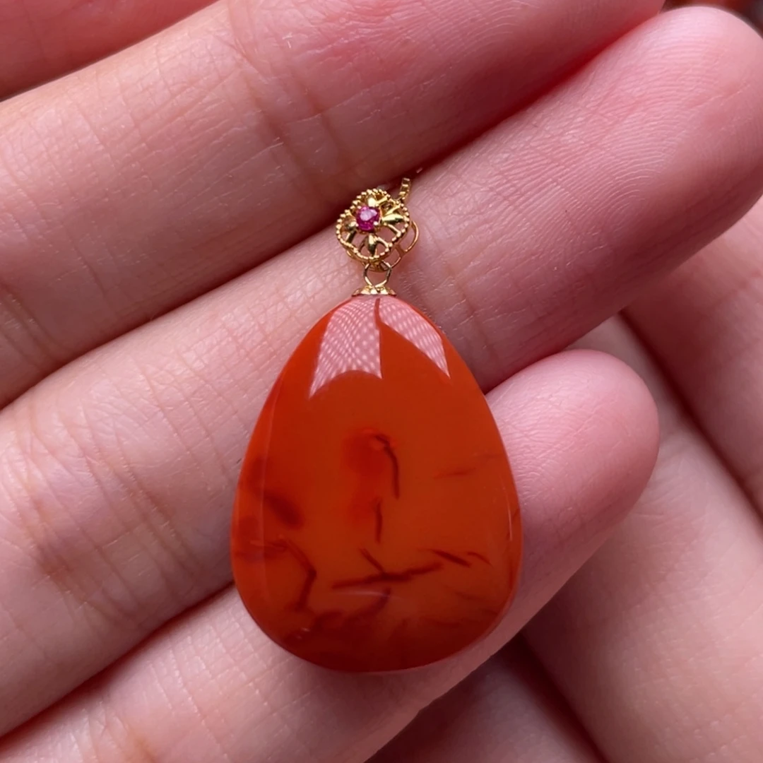 南红玛瑙18K金镶嵌珠宝奇石水滴吊坠