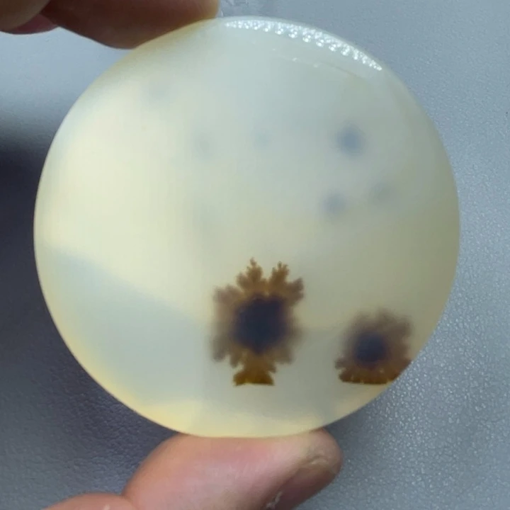 玛瑙/玉髓颈饰未镶嵌路*