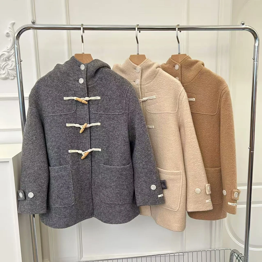 AW241477  Important 100羊毛颗粒圈圈木扣短款连帽大衣