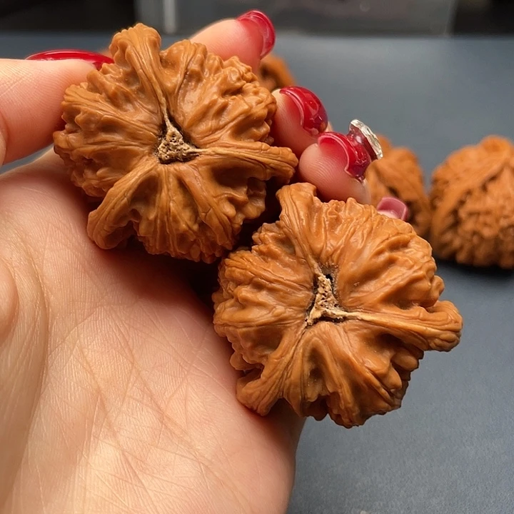 文玩核桃吊坠微*白狮子