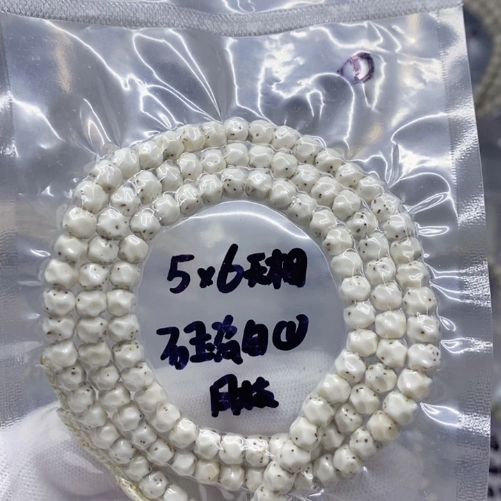 星月菩提吊坠5*5.8无相石玉瓷白