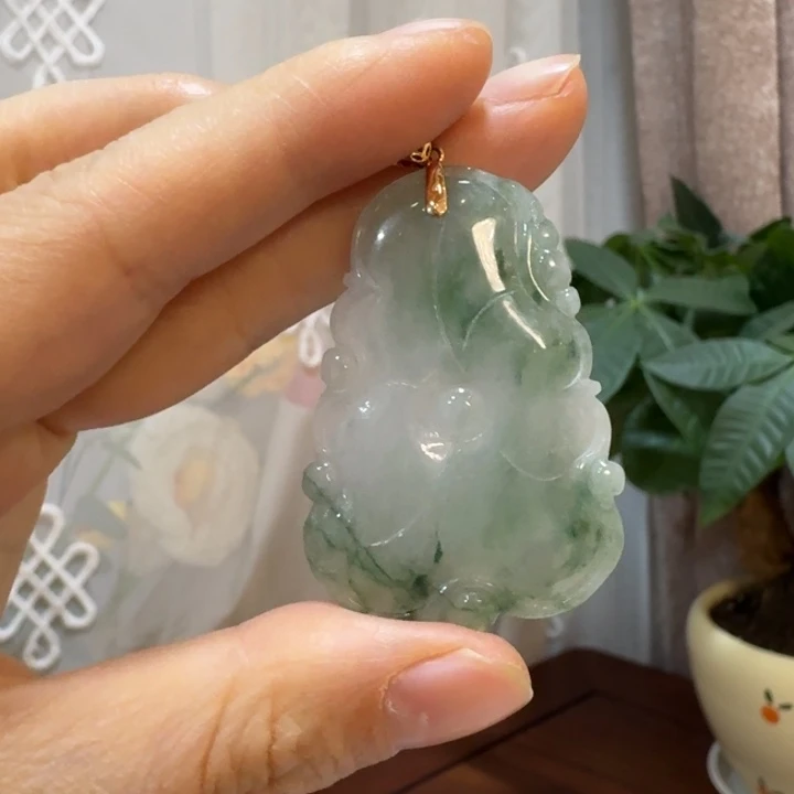 翡翠18K金镶嵌颈饰和和美美