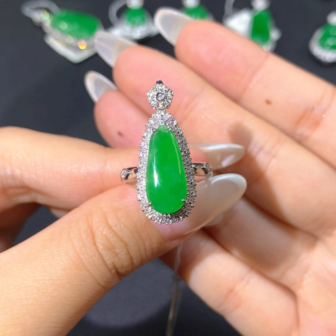 翡翠戒指18K金镶嵌翡翠