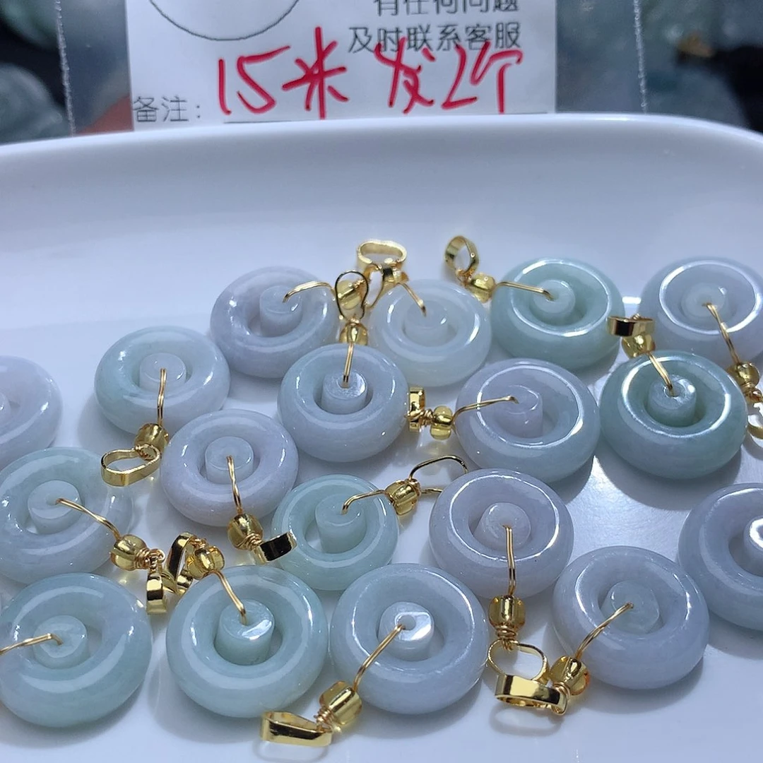 翡翠颈饰未镶嵌1983。