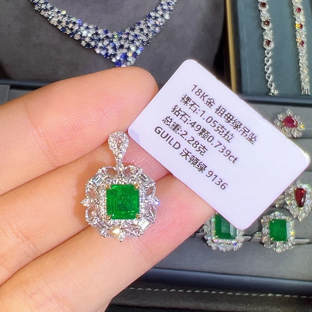 祖母绿吊坠18K金镶嵌