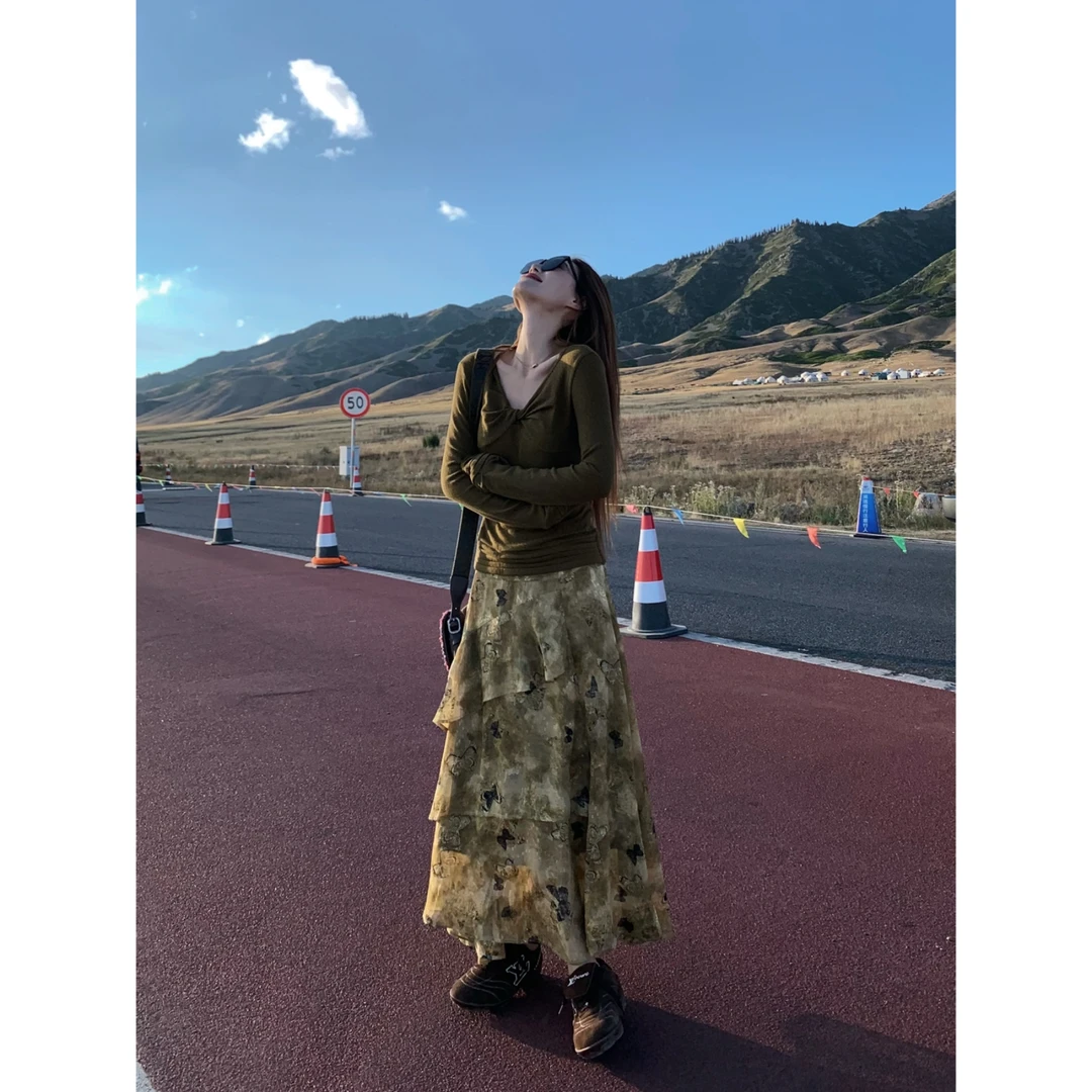 纸醉金蝶~秋季复古设计感长袖上衣~不规则荷叶边半身裙套装Y5051