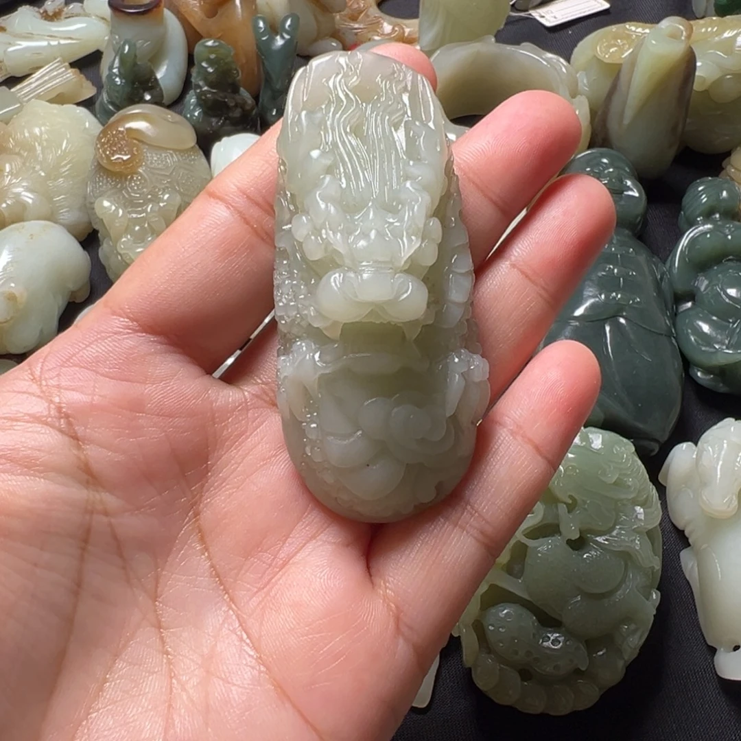 三***爷和田玉未镶嵌颈饰